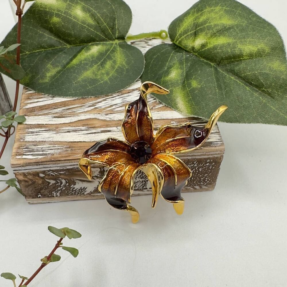 Vintage Enamel Lily Flower Brooch